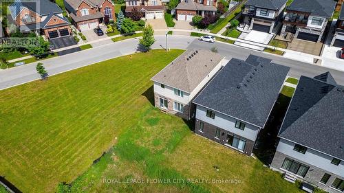 52 Monarch Woods Drive W, Kitchener, ON - Outdoor