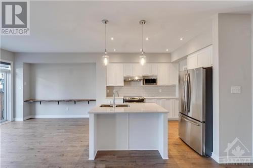 760 Carnelian Crescent, Ottawa, ON - Indoor Photo Showing Kitchen With Double Sink With Upgraded Kitchen