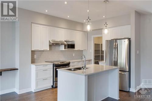 760 Carnelian Crescent, Ottawa, ON - Indoor Photo Showing Kitchen With Double Sink With Upgraded Kitchen