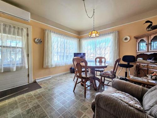 Salle Ã  manger - 800 Rue Nadeau, Shawinigan, QC - Indoor Photo Showing Dining Room