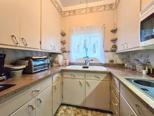 Cuisine - 800 Rue Nadeau, Shawinigan, QC - Indoor Photo Showing Kitchen With Double Sink