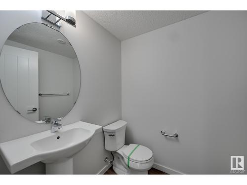 #7 2215 24 St Nw, Edmonton, AB - Indoor Photo Showing Bathroom