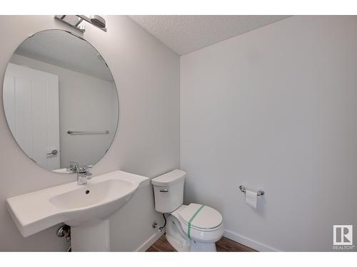 #6 2215 24 St Nw, Edmonton, AB - Indoor Photo Showing Bathroom