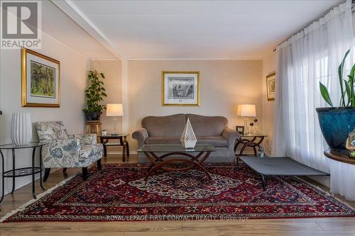 3 Green Glade Court, Innisfil, ON - Indoor Photo Showing Living Room