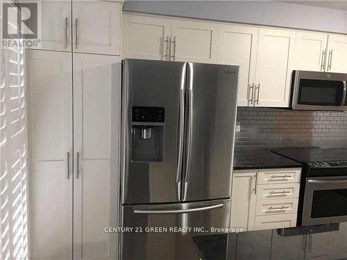 1048 Haxton Heights, Milton, ON - Indoor Photo Showing Kitchen