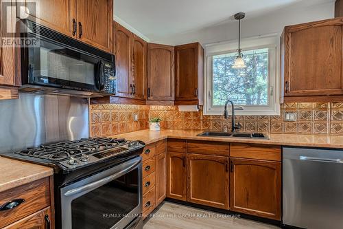 1908 10Th Line, Innisfil, ON - Indoor Photo Showing Kitchen With Double Sink