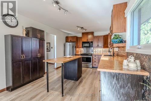 1908 10Th Line, Innisfil, ON - Indoor Photo Showing Kitchen