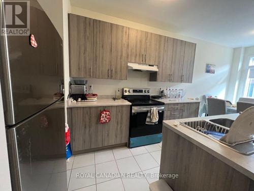 19 Donald Ficht Crescent, Brampton, ON - Indoor Photo Showing Kitchen