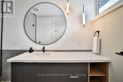 2284 Side 1 Road, Burlington, ON - Indoor Photo Showing Bathroom