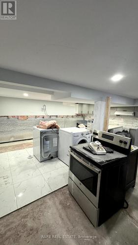 31 Thorncrest Crescent, London, ON - Indoor Photo Showing Kitchen