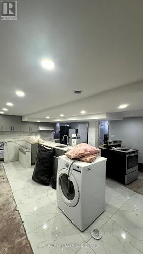 31 Thorncrest Crescent, London, ON - Indoor Photo Showing Laundry Room