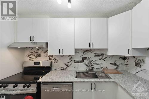 203 - 1180 Ohio Street, Ottawa, ON - Indoor Photo Showing Kitchen