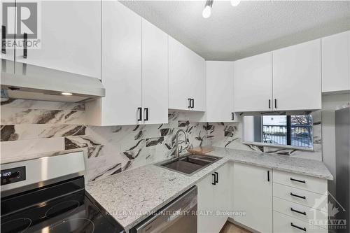 203 - 1180 Ohio Street, Ottawa, ON - Indoor Photo Showing Kitchen With Upgraded Kitchen