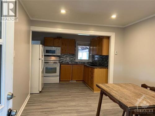 7232 Franktown Road Unit#D, Ottawa, ON - Indoor Photo Showing Kitchen