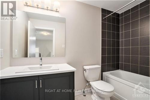 128 Hackamore Crescent, Ottawa, ON - Indoor Photo Showing Bathroom