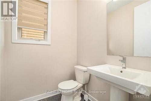 128 Hackamore Crescent, Ottawa, ON - Indoor Photo Showing Bathroom