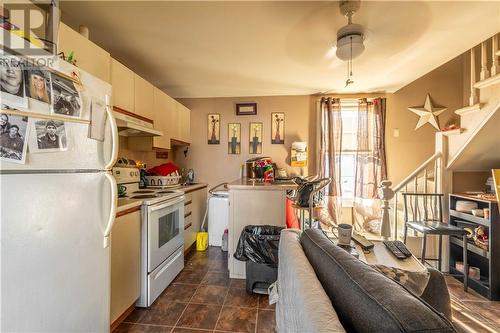 Unit 29 - 29-29A-31 Duncan Street, Cornwall, ON - Indoor Photo Showing Kitchen