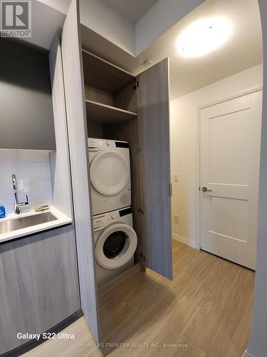 3301 - 8 Widmer Street, Toronto, ON - Indoor Photo Showing Laundry Room