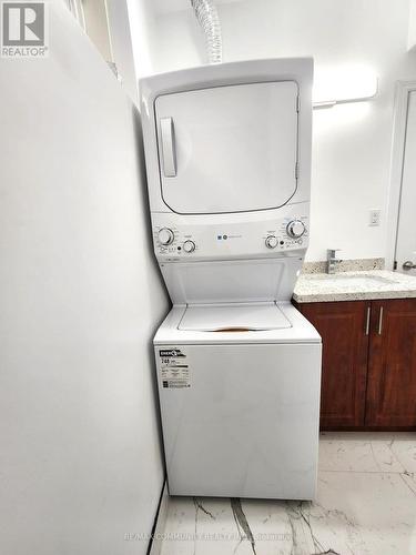 Bsmt - 19 Lacroix Court, Whitby, ON - Indoor Photo Showing Laundry Room