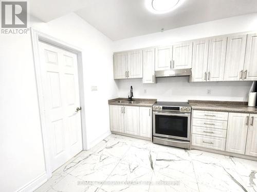 Bsmt - 19 Lacroix Court, Whitby, ON - Indoor Photo Showing Kitchen