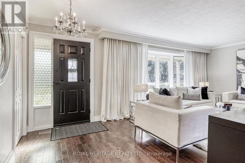 2 Fordover Drive, Toronto, ON - Indoor Photo Showing Living Room