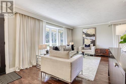 2 Fordover Drive, Toronto, ON - Indoor Photo Showing Living Room