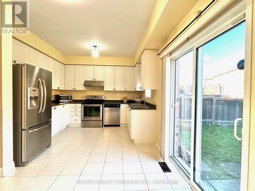 37 Abbotsbury Drive, Brampton, ON - Indoor Photo Showing Kitchen