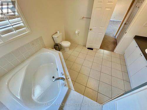 37 Abbotsbury Drive, Brampton, ON - Indoor Photo Showing Bathroom