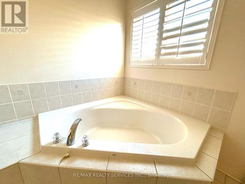 37 Abbotsbury Drive, Brampton, ON - Indoor Photo Showing Bathroom