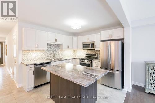 1035 Cook Drive, Midland, ON - Indoor Photo Showing Kitchen With Upgraded Kitchen