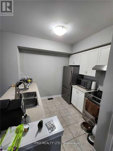 103 - 1401 Plains Road E, Burlington, ON - Indoor Photo Showing Kitchen