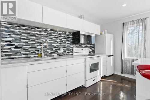 Upper - 120 Hunter Street, Whitby, ON - Indoor Photo Showing Kitchen