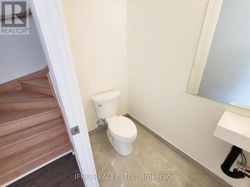 911 - 2 Steckley House Lane, Richmond Hill, ON - Indoor Photo Showing Bathroom