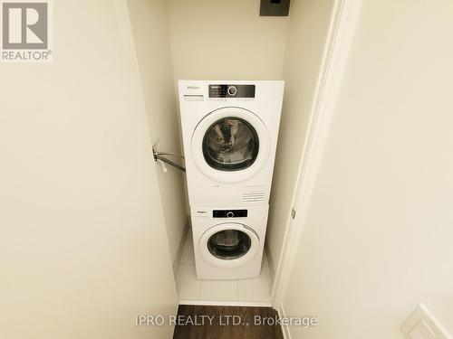 911 - 2 Steckley House Lane, Richmond Hill, ON - Indoor Photo Showing Laundry Room