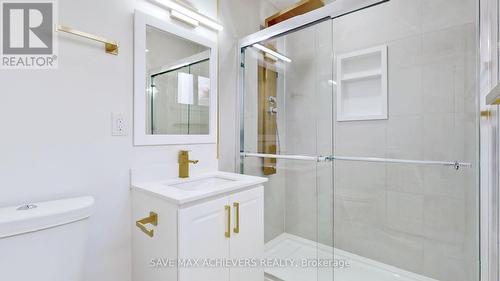 13 Cavendish Crescent N, Brampton, ON - Indoor Photo Showing Bathroom