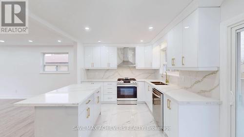 13 Cavendish Crescent N, Brampton, ON - Indoor Photo Showing Kitchen With Double Sink With Upgraded Kitchen