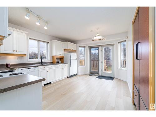 9519 155 St Nw, Edmonton, AB - Indoor Photo Showing Kitchen