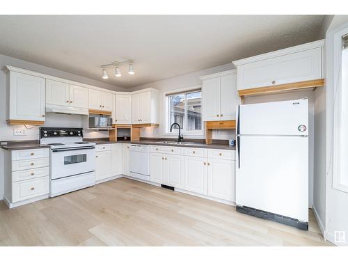 9519 155 St Nw, Edmonton, AB - Indoor Photo Showing Kitchen