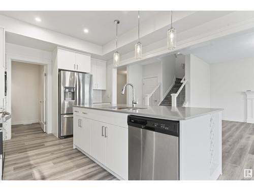 1635 16 St Nw, Edmonton, AB - Indoor Photo Showing Kitchen With Upgraded Kitchen