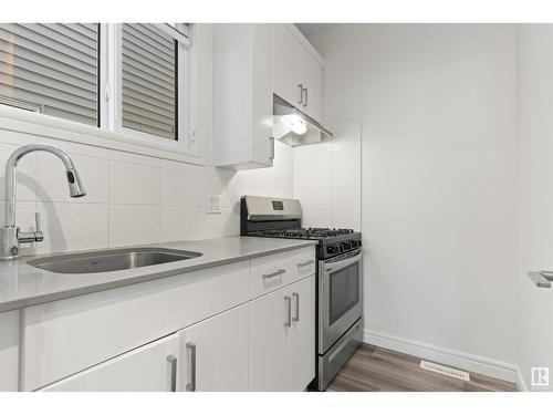 1635 16 St Nw, Edmonton, AB - Indoor Photo Showing Kitchen