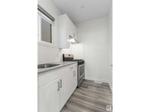 1635 16 St Nw, Edmonton, AB - Indoor Photo Showing Kitchen