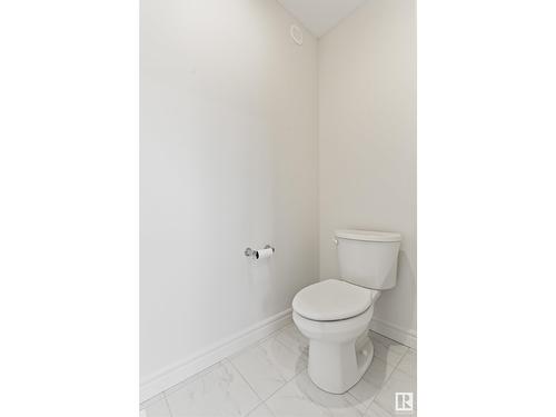 1635 16 St Nw, Edmonton, AB - Indoor Photo Showing Bathroom