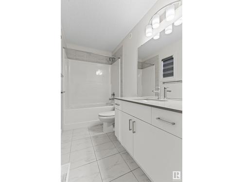 1635 16 St Nw, Edmonton, AB - Indoor Photo Showing Bathroom