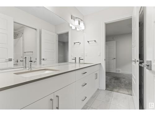 1635 16 St Nw, Edmonton, AB - Indoor Photo Showing Bathroom