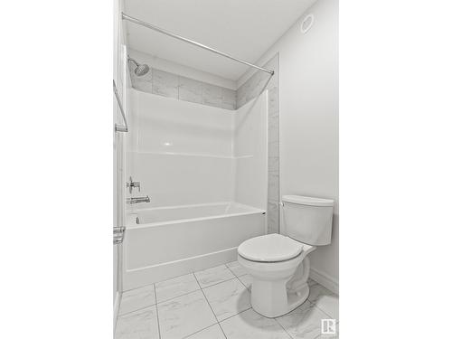 1635 16 St Nw, Edmonton, AB - Indoor Photo Showing Bathroom