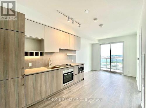 4105 - 950 Portage Parkway, Vaughan, ON - Indoor Photo Showing Kitchen With Upgraded Kitchen