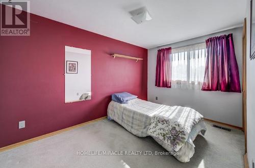 117 Loyalist Drive, Hamilton, ON - Indoor Photo Showing Bedroom