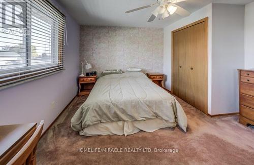 117 Loyalist Drive, Hamilton, ON - Indoor Photo Showing Bedroom