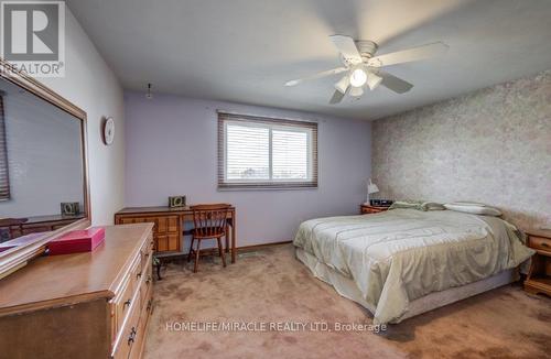 117 Loyalist Drive, Hamilton, ON - Indoor Photo Showing Bedroom