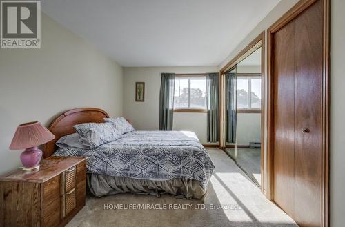 117 Loyalist Drive, Hamilton, ON - Indoor Photo Showing Bedroom